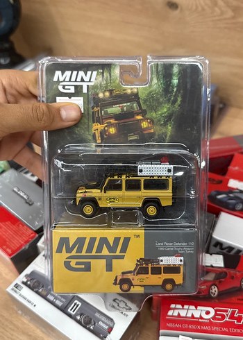 MINI GT Land Rover Defender 110