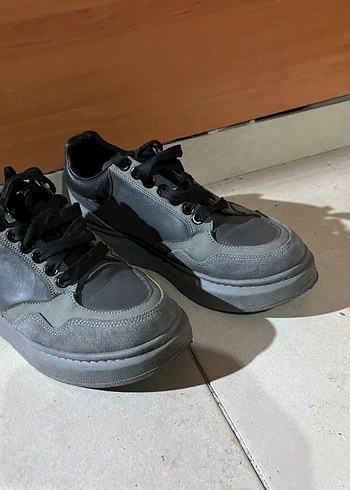 Gri Erkek Spor Ayakkabı Siyah Bağcıklı - Görsel 2