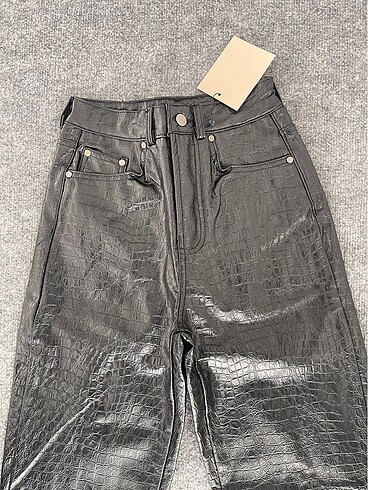 Zara Yılan derili pantolon