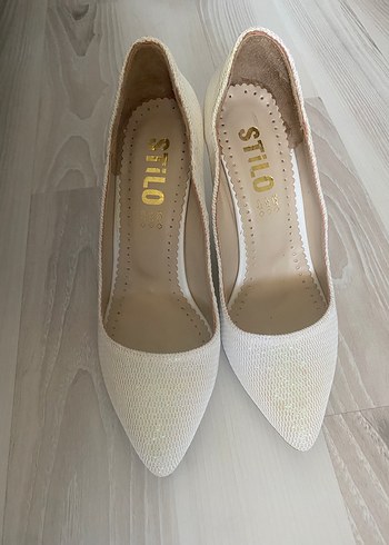 Diger Beyaz Yılan Derisi Desenli Stiletto