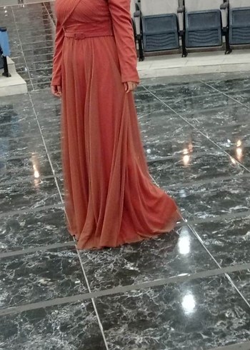 Uzun, Drapeli Kadın Abiye Elbise şalida mevcut