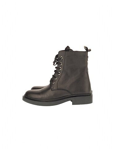Nine West Bot %70 İndirimli.