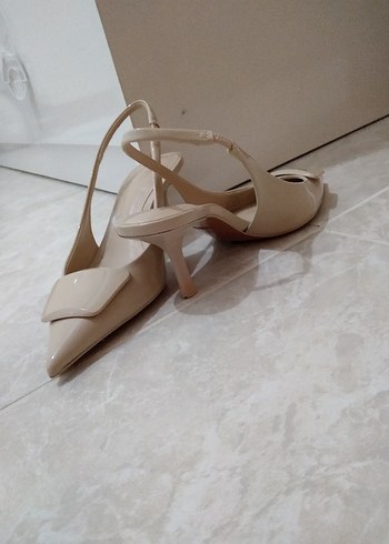 Zara Bej Tokalı İnce Topuklu Kadın Ayakkabı