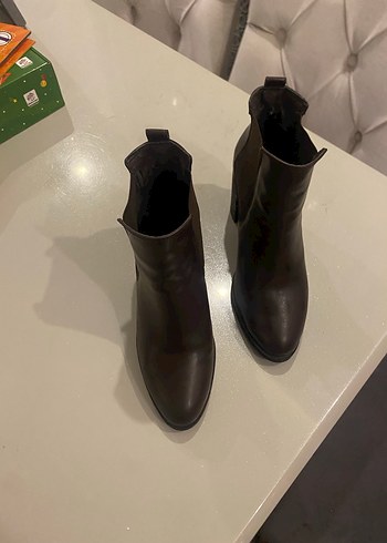 Kahverengi Deri Kadın Topuklu Bot - Görsel 2