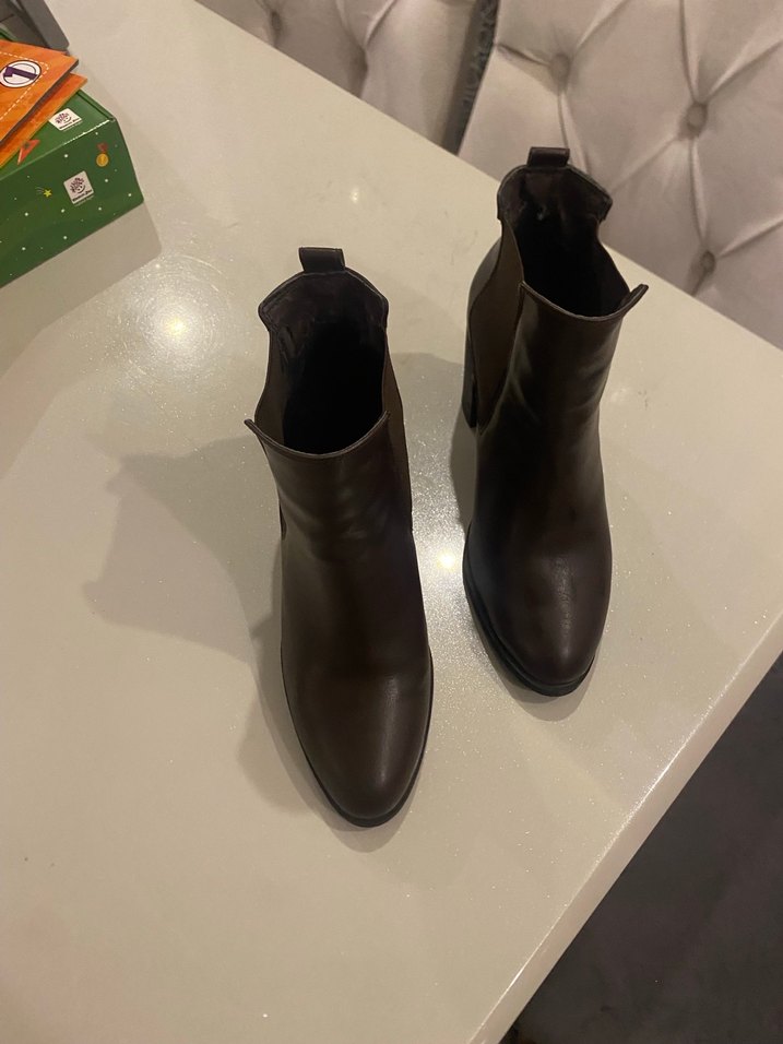 Kahverengi Deri Kadın Topuklu Bot - Görsel 2