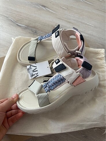 Zara teknik sandalet