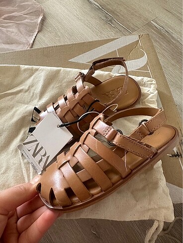 Zara Zara deri sandalet