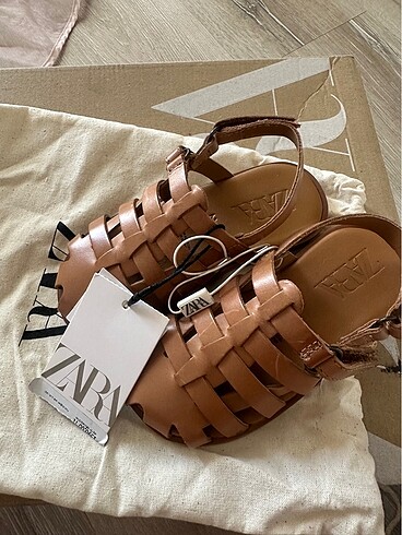 Zara deri sandalet