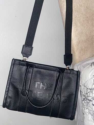 The tote bag çanta