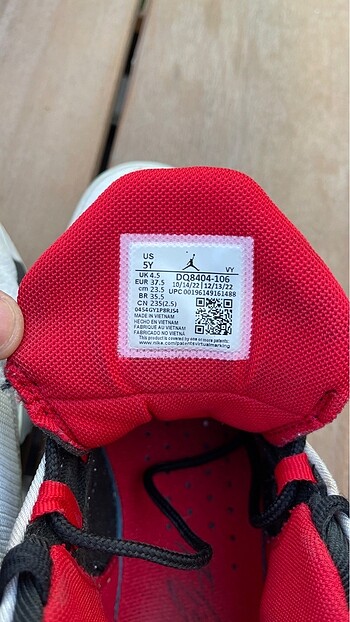 37 Beden beyaz Renk Jordan max aura 4 orijinal