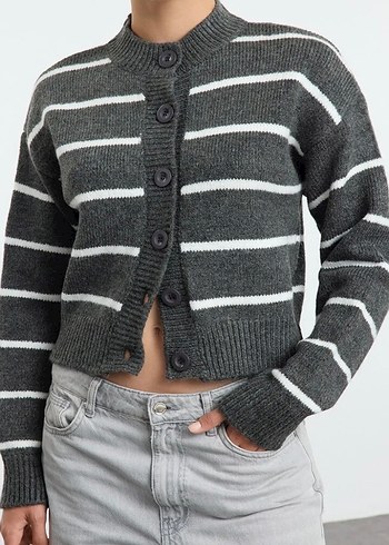 Gri Çizgili Uzun Kollu Örgü Hırka - Görsel 2