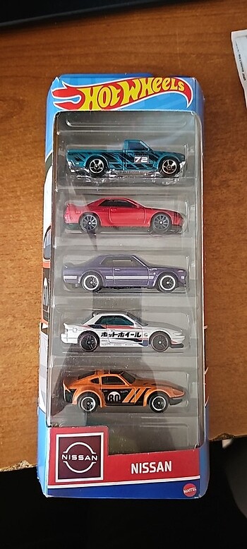 Hot wheels Nissan 5li set