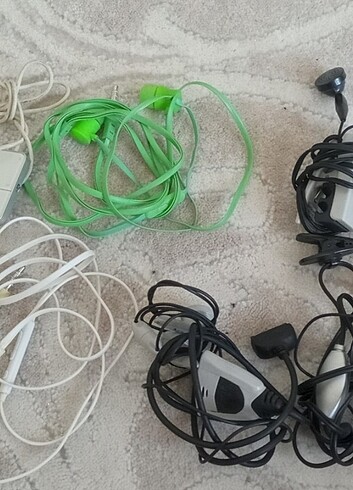 Bluetooth kulaklık ve normal kulaklik lar 