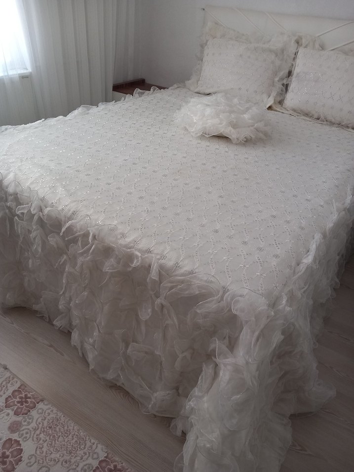 Beyaz Yatak Örtüsü - Görsel 3