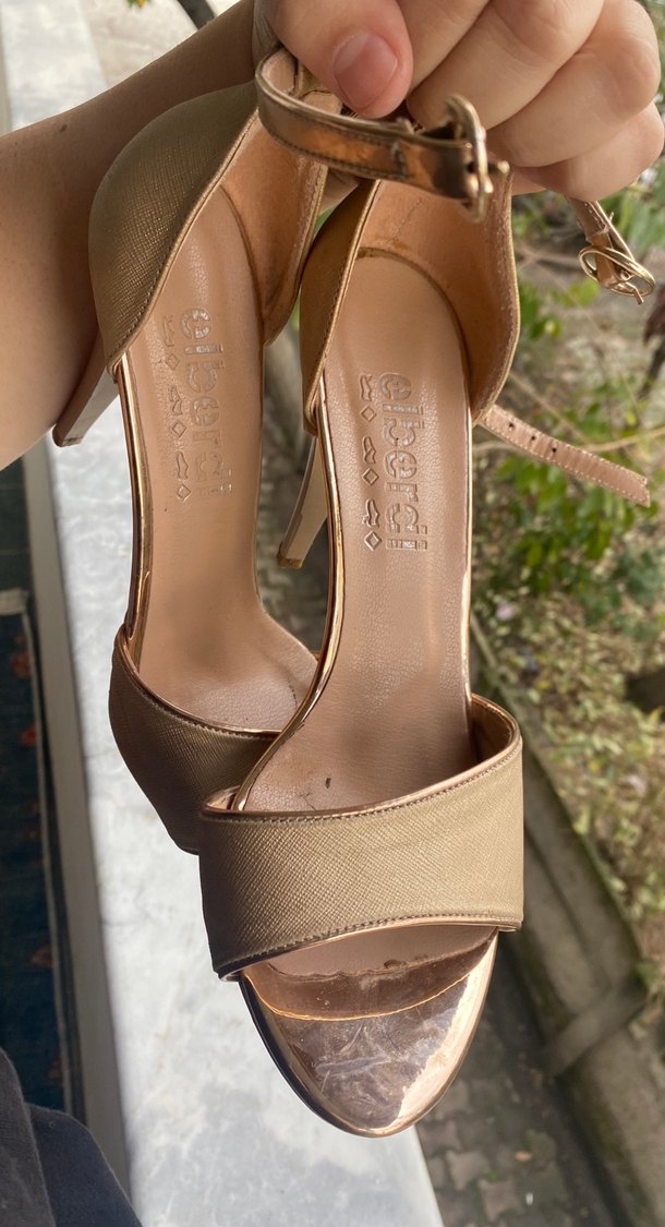 Bej Parlak İnce Topuklu Kadın Abiye Ayakkabı - Görsel 3