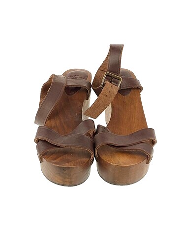 40 Beden Zara Dolgu Topuk %70 İndirimli.