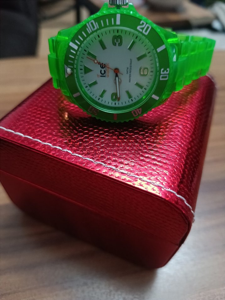 Yeşil Renkli Kadın Saat - Görsel 2