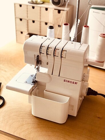 Singer Overlok Makinesi için Çöp Kutusu
