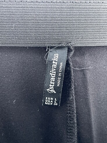 l Beden siyah Renk Stradivarius Mini Etek %70 İndirimli.