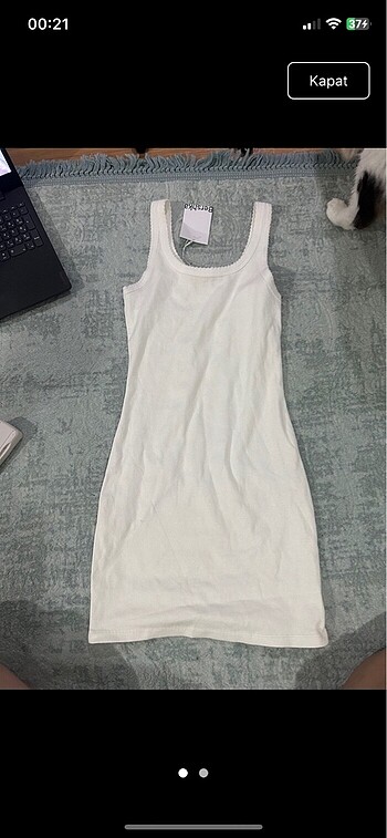 xs Beden Bershka beyaz elbise