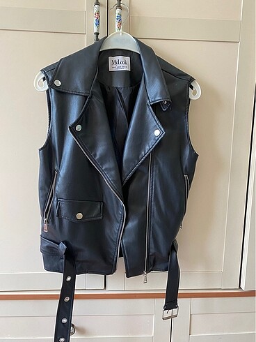 Siyah deri oversize yelek