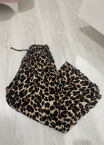 Trendyol & Milla Kadın Leopar Desenli Bol Kesim Pantolon