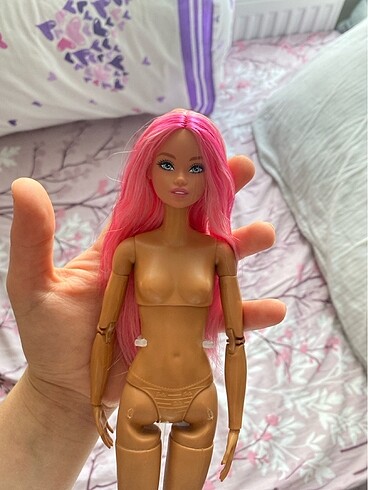 Pembe saçlı Barbie