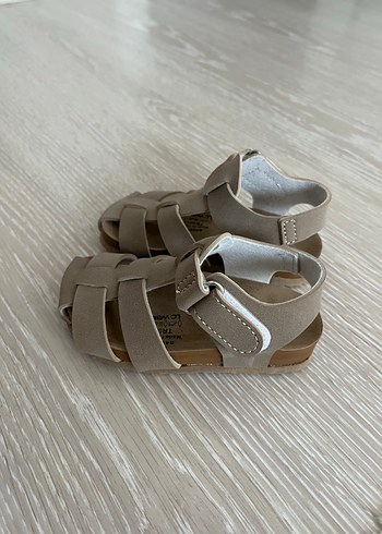 22 Beden Bej Kayışlı Erkek Çocuk Sandalet