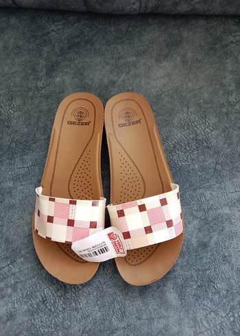 Pembe Kareli Tokalı Kadın Terlik