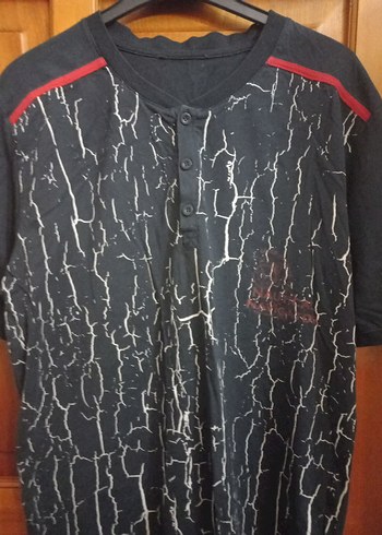 Düğmeli Siyah Bağlama Desenli Erkek Tişört - Görsel 3