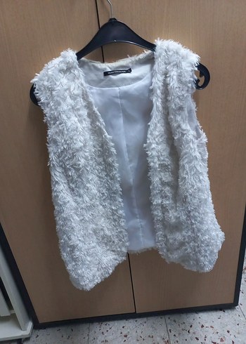 Beyaz Tüylü Kolsuz Kadın Yelek - Görsel 2