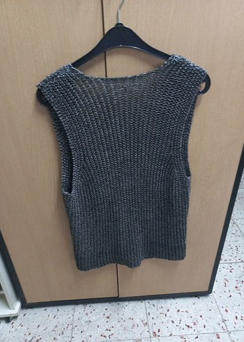 Gri V Yakalı Kısa Triko Kadın Yelek - Görsel 4