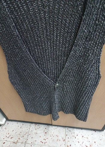 Gri V Yakalı Kısa Triko Kadın Yelek - Görsel 3