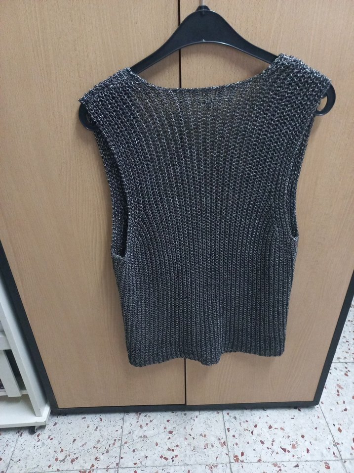 Gri V Yakalı Kısa Triko Kadın Yelek - Görsel 5