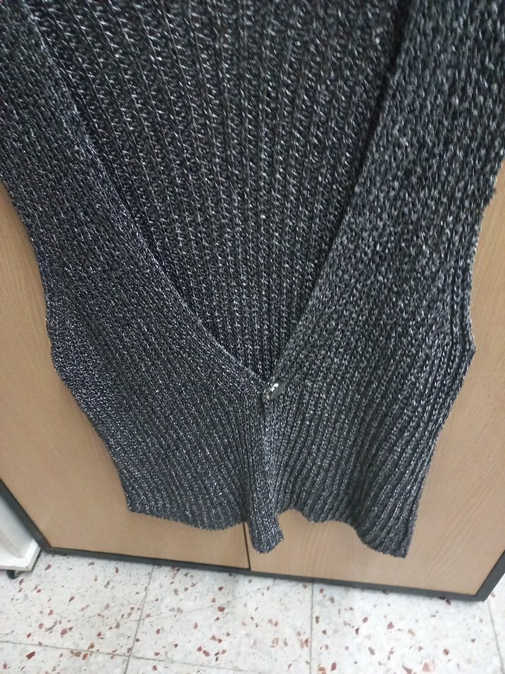 Gri V Yakalı Kısa Triko Kadın Yelek - Görsel 3