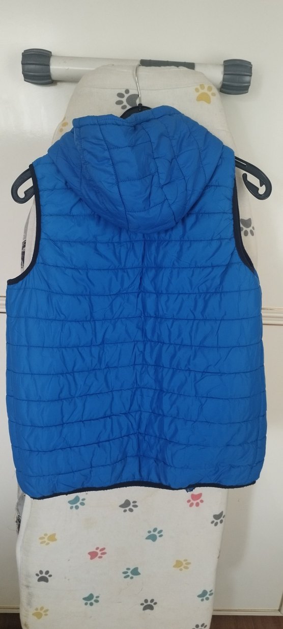 Mavi Kapüşonlu Erkek Çocuk Yelek - Görsel 3