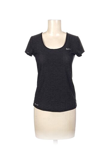 Diğer T-shirt %70 İndirimli.