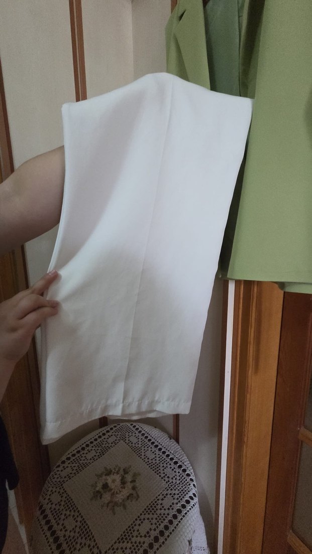 Kadın Beyaz Pamuklu Piliseli Kumaş Pantolon - Görsel 2