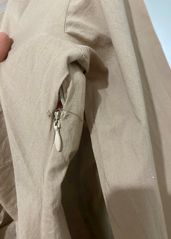 Bej V Yaka Düğmeli elbise - Görsel 2