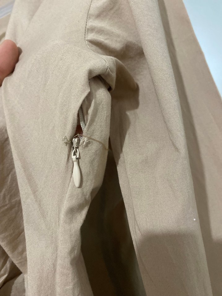 Bej V Yaka Düğmeli elbise - Görsel 2