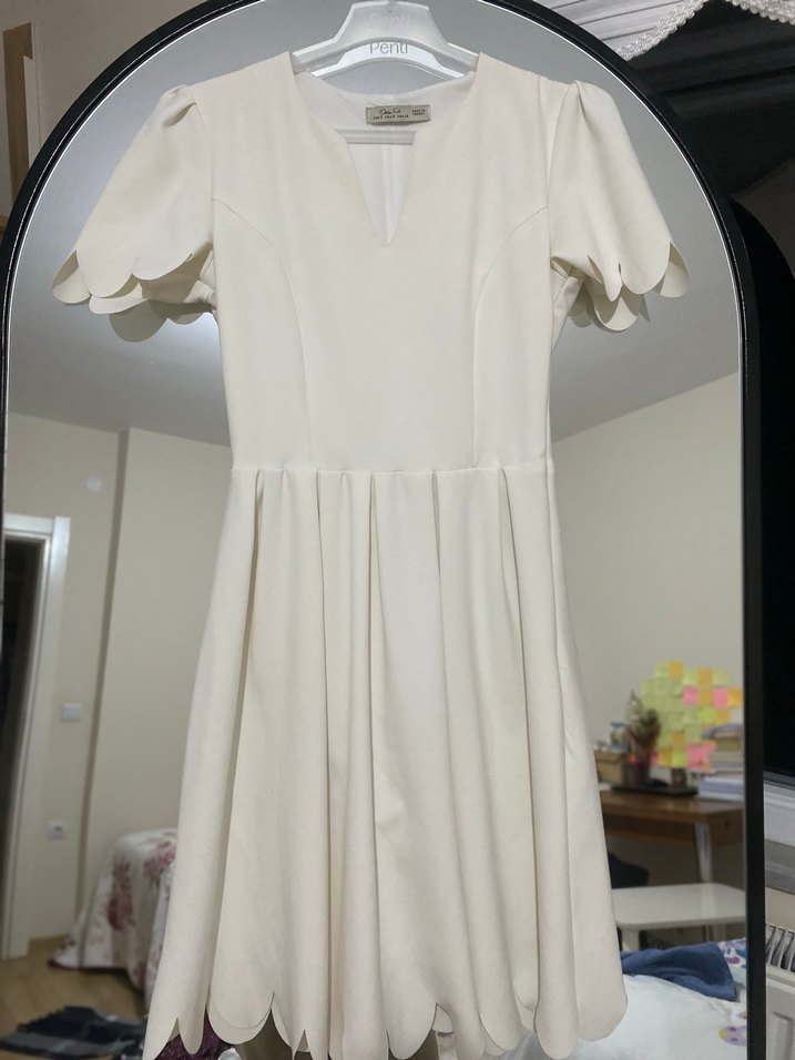 V Yaka Beyaz kısa elbise - Görsel 2