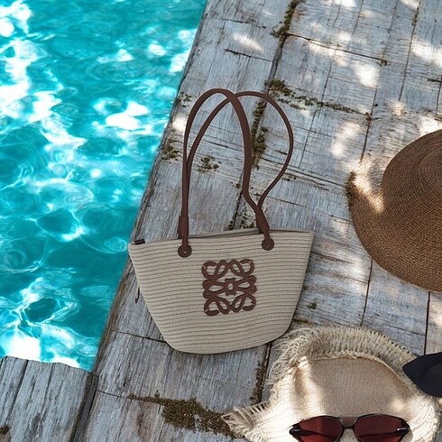 Loewe hasır plaj çantası