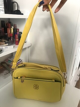 Sarı çanta