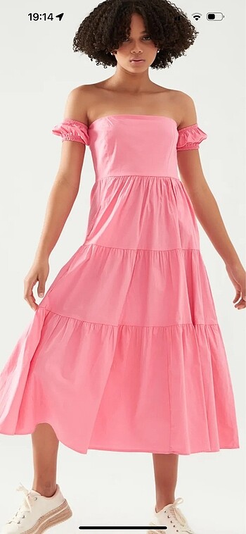 Pembe elbise