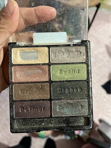 Wet n wild 8 renkli göz far paleti