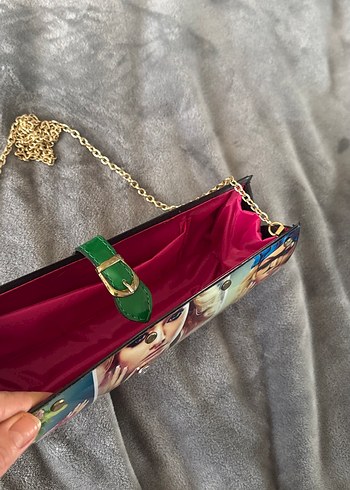 Zincir Detaylı Altın Renk Kadın Portföy Çanta - Görsel 2