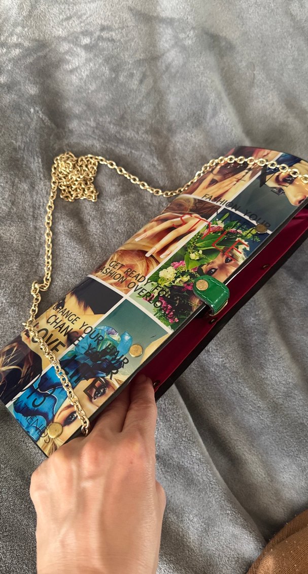 Zincir Detaylı Altın Renk Kadın Portföy Çanta - Görsel 3