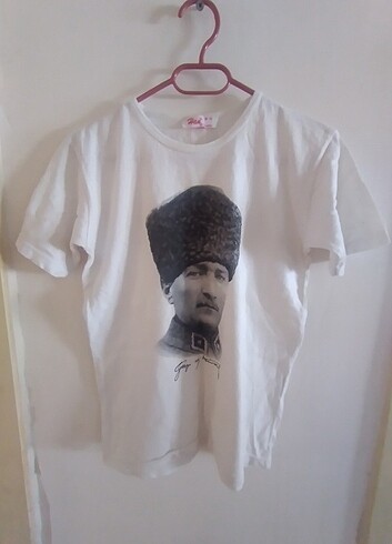 9-11 yaş arası Atatürk baskılı tişört 