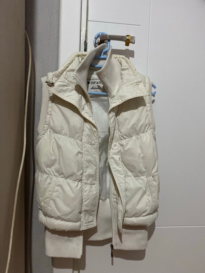 Beyaz Kemerli Yaka Detaylı Kadın Şişme Yelek - Görsel 2