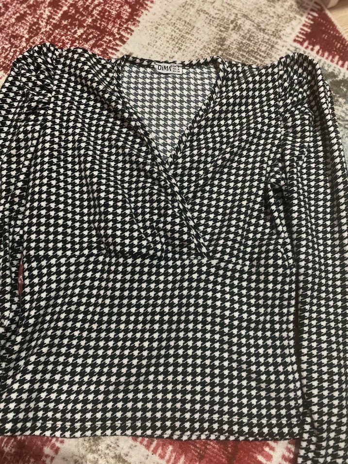 Uzun Kollu V Yaka Desenli Kadın Bluz - Görsel 2